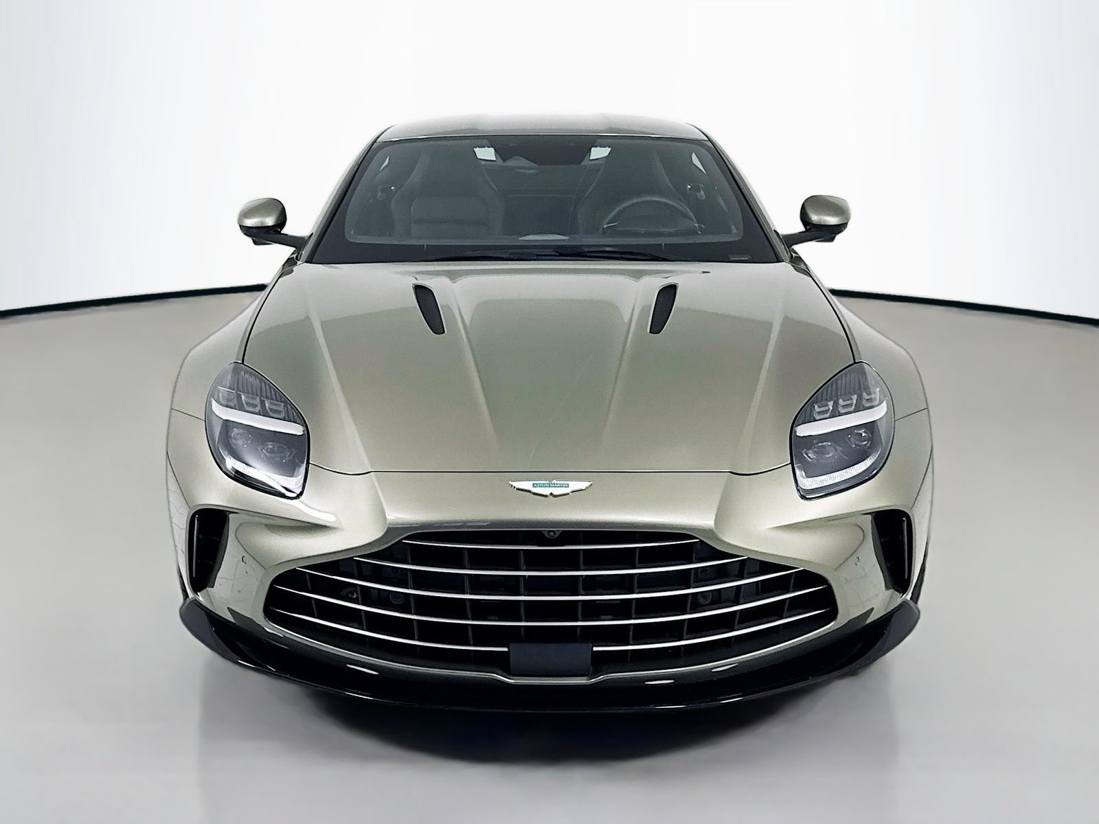 Used 2025 Aston Martin V8 Vantage Coupe RWD image 2