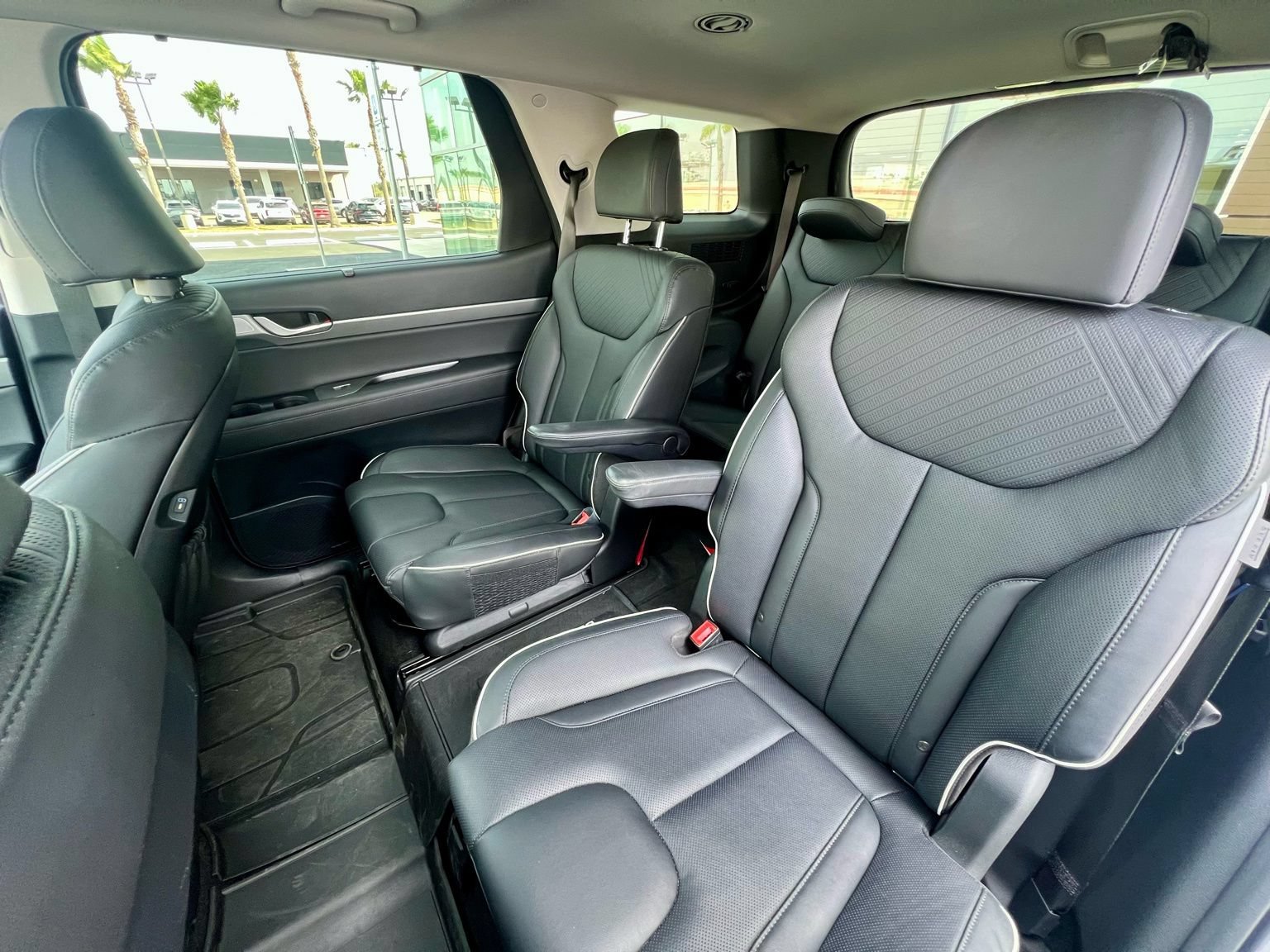Used 2024 Hyundai Palisade SEL w/ Premium Package FWD image 17