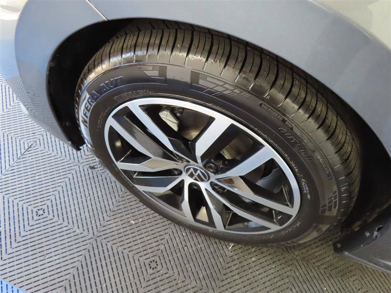 Used 2026 Volkswagen Jetta SE FWD image 6