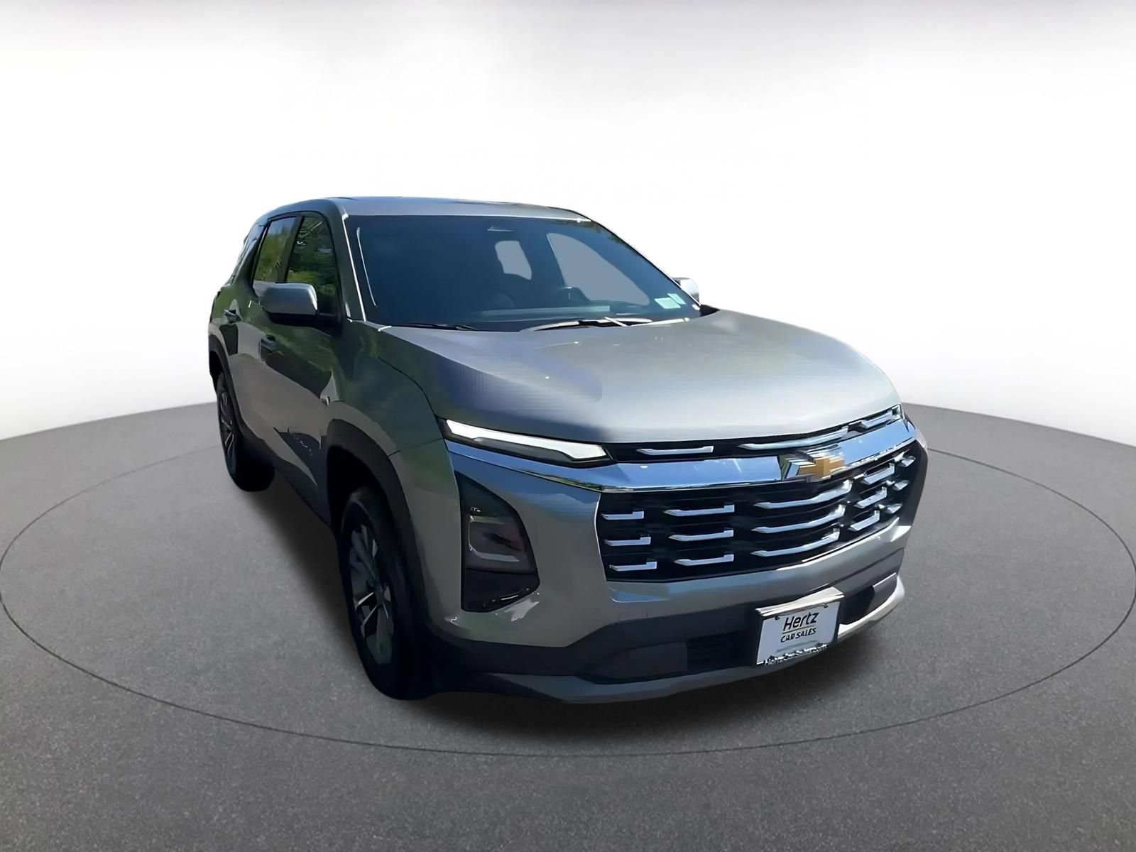 Used 2025 Chevrolet Equinox LT FWD image 3