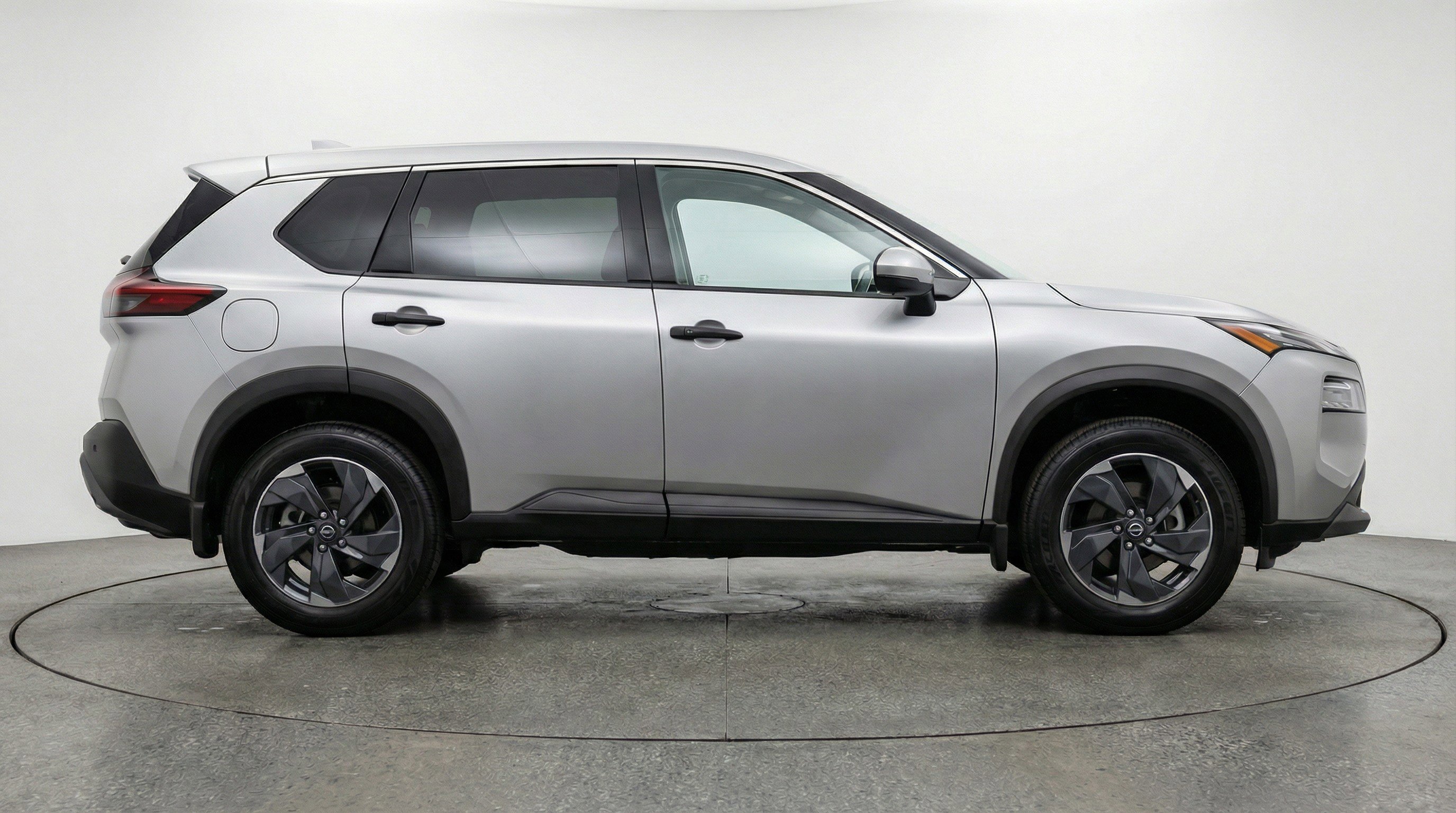 Used 2025 Nissan Rogue SV image 11