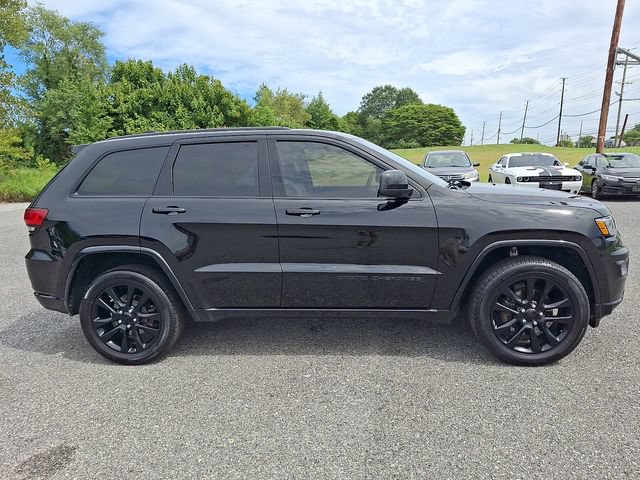 Used 2019 Jeep Grand Cherokee Laredo AWD/4WD image 7