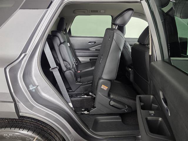 New 2026 Nissan Pathfinder SL AWD/4WD image 18