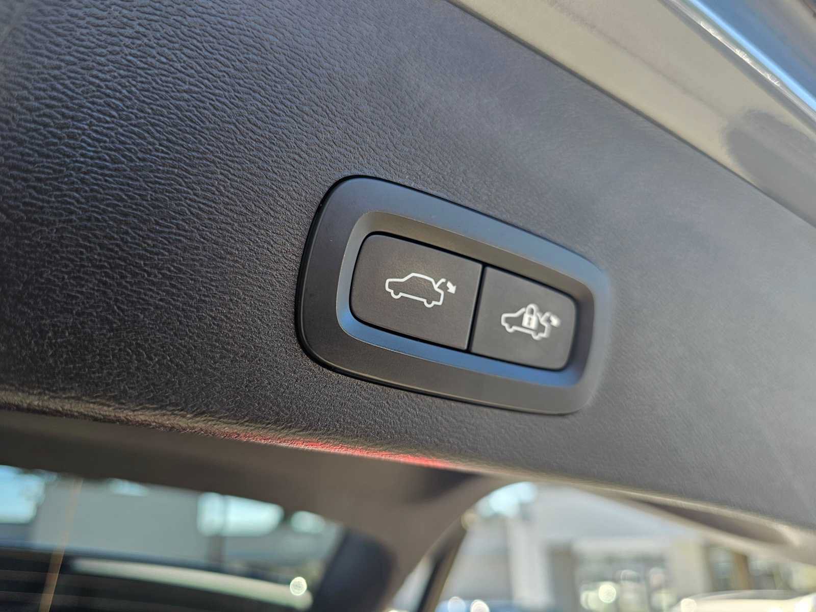 Used 2023 Volvo XC40 Recharge Plus w/ Protection Package Premier AWD/4WD image 18
