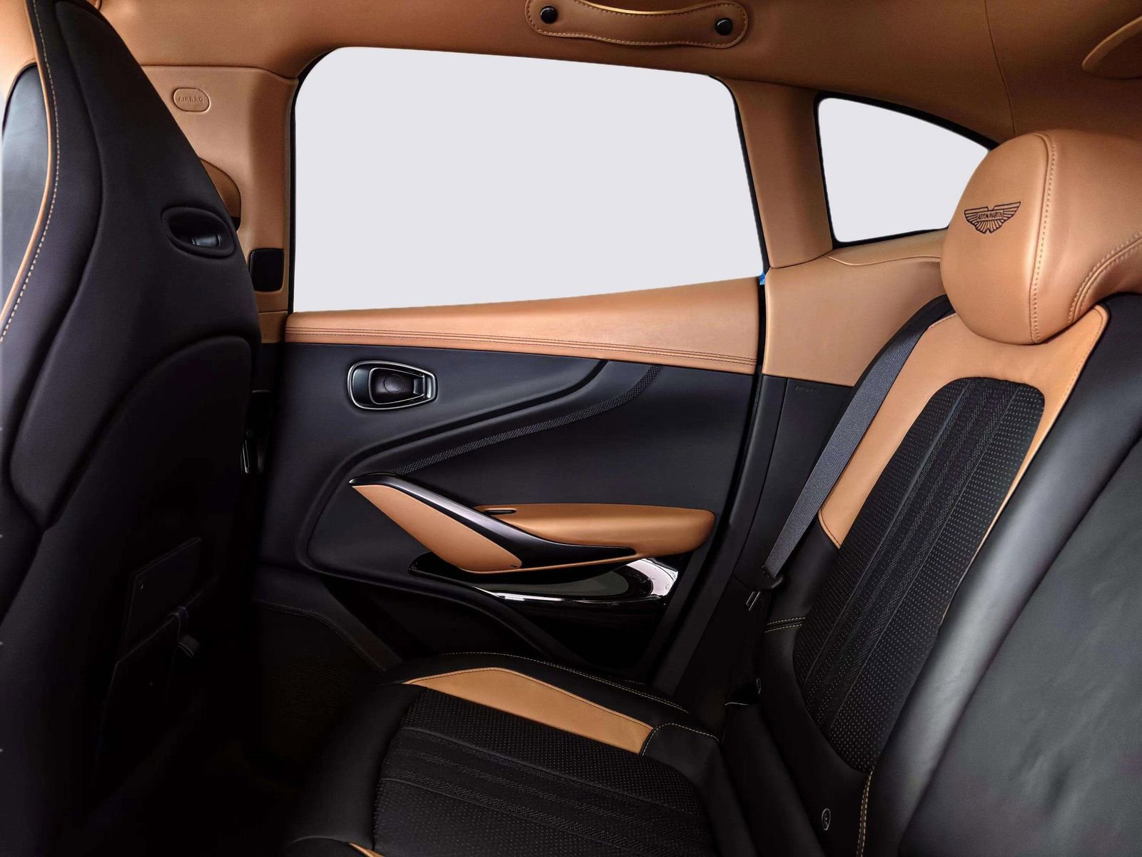 Used 2025 Aston Martin DBX 707 image 41