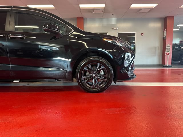 Certified 2024 Toyota Sienna XLE Woodland Edition AWD/4WD image 29