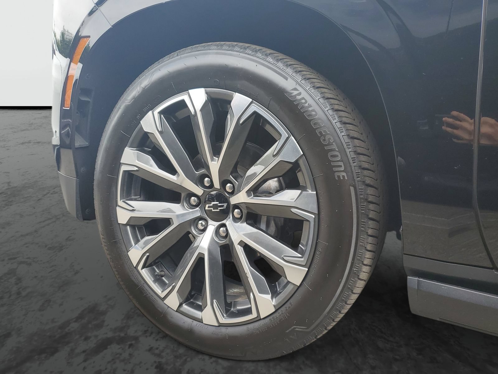 Used 2025 Chevrolet Tahoe High Country AWD/4WD image 6