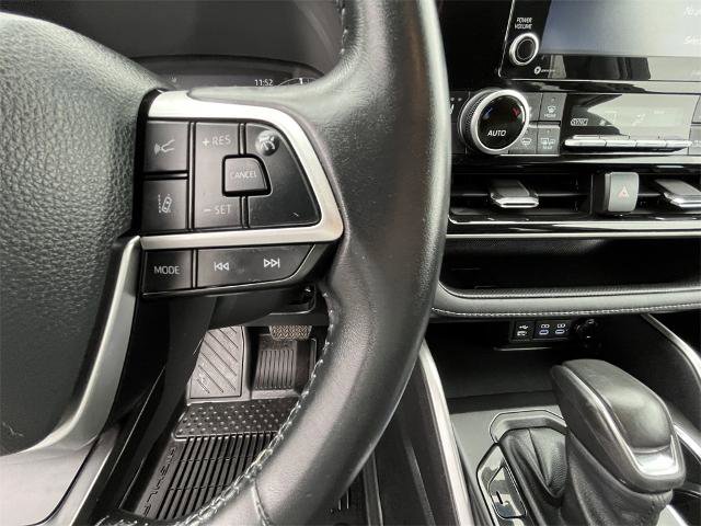 Used 2022 Toyota Highlander XLE image 16