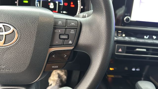 Used 2025 Toyota Camry LE image 5