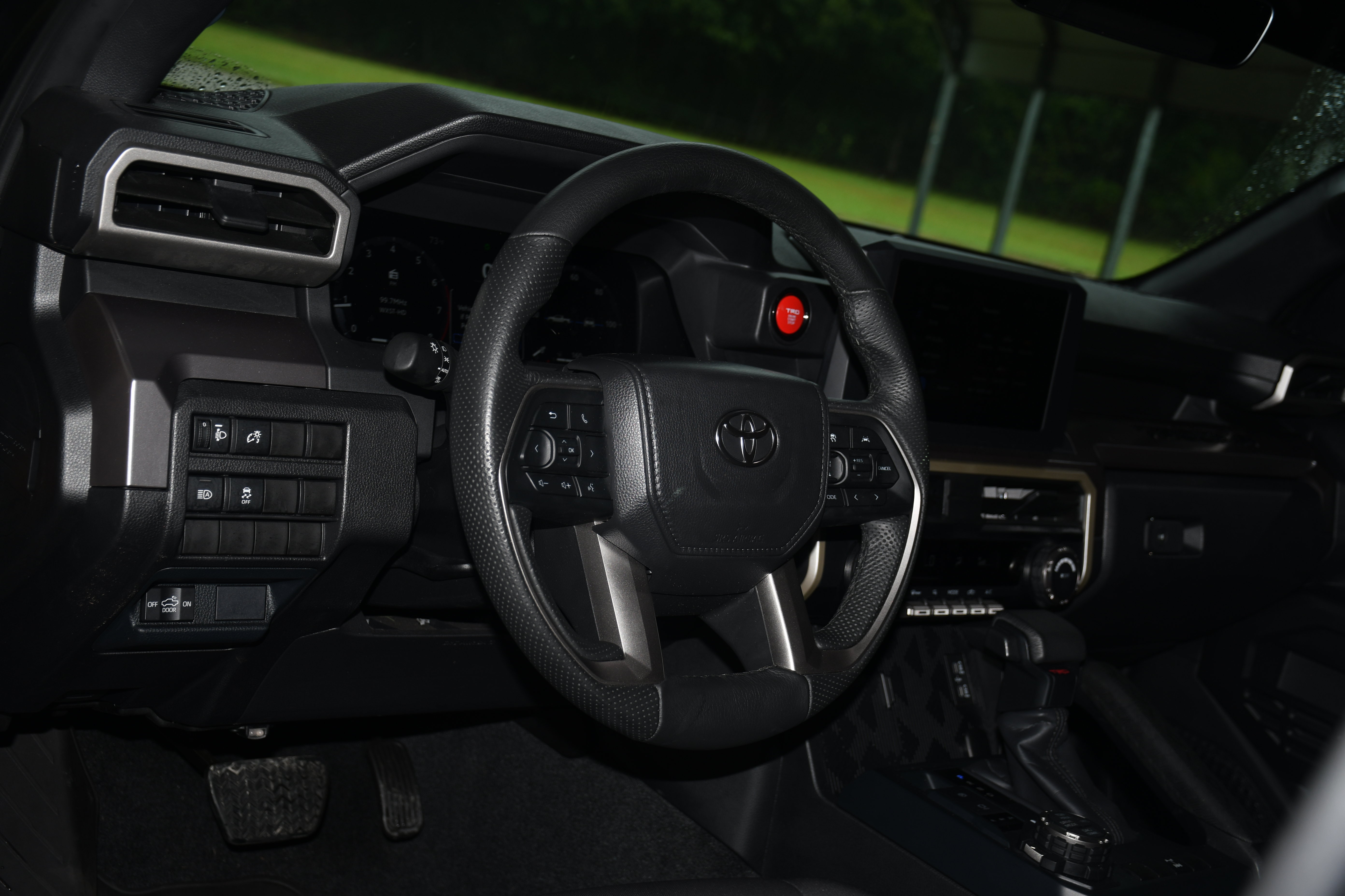 Used 2025 Toyota Tacoma TRD Off-Road AWD/4WD image 8