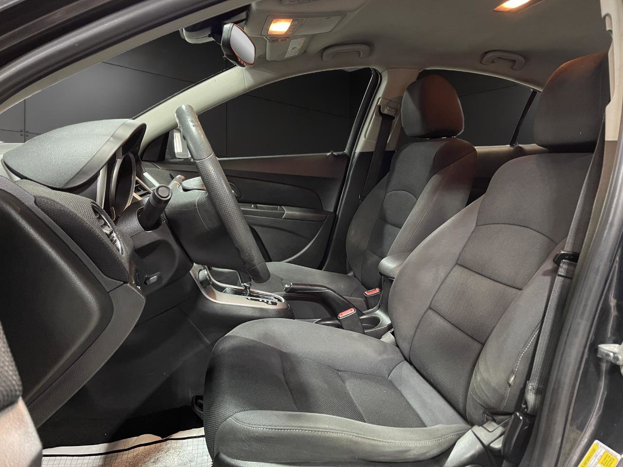 Used 2016 Chevrolet Cruze LT image 9