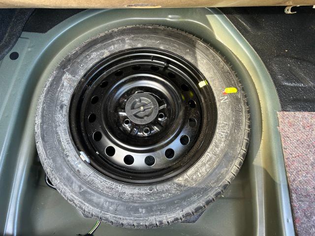 Used 2005 Toyota Camry XLE w/ VSC & Side Airbag Pkg FWD image 30