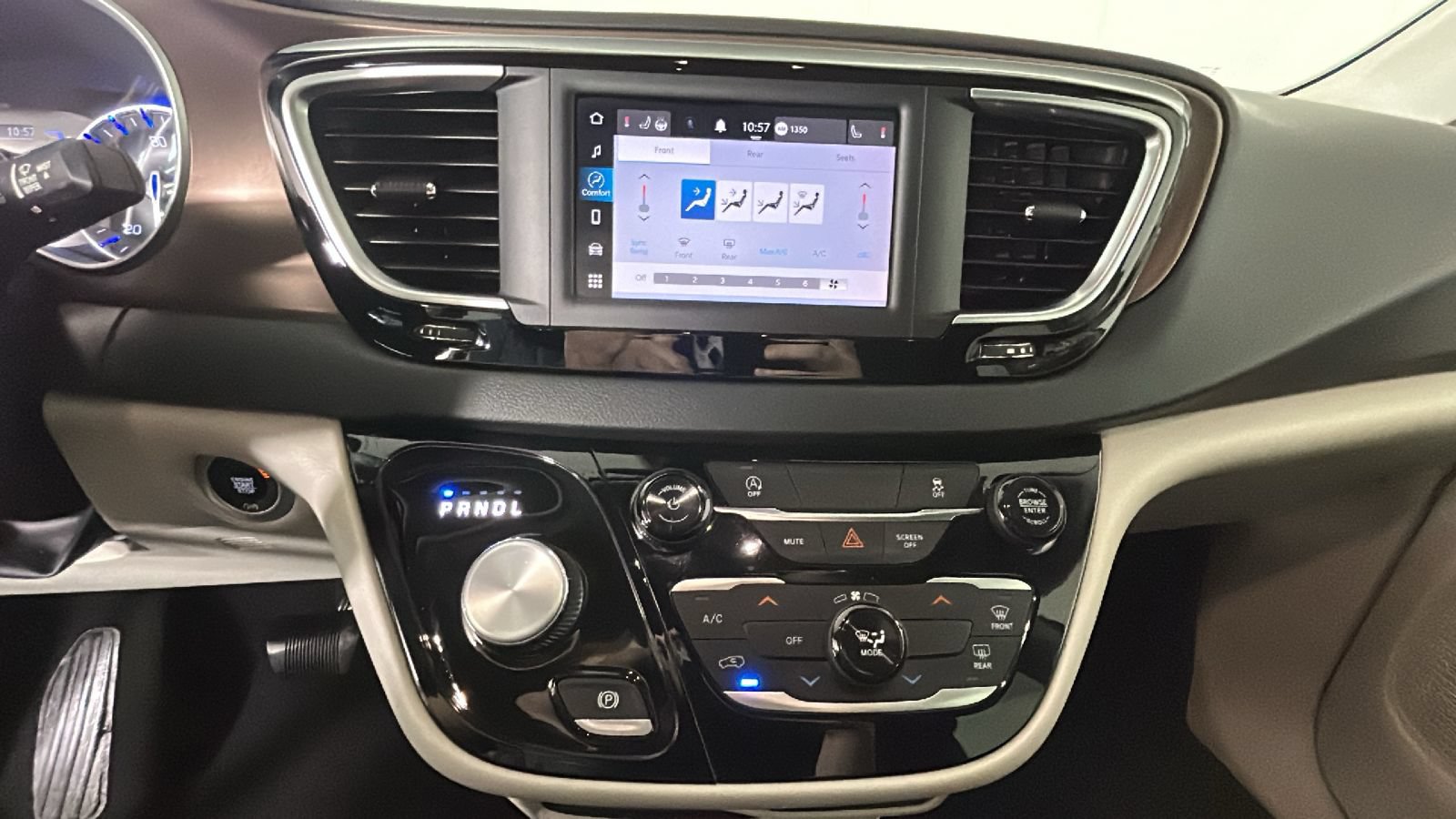 Used 2023 Chrysler Voyager LX FWD image 24