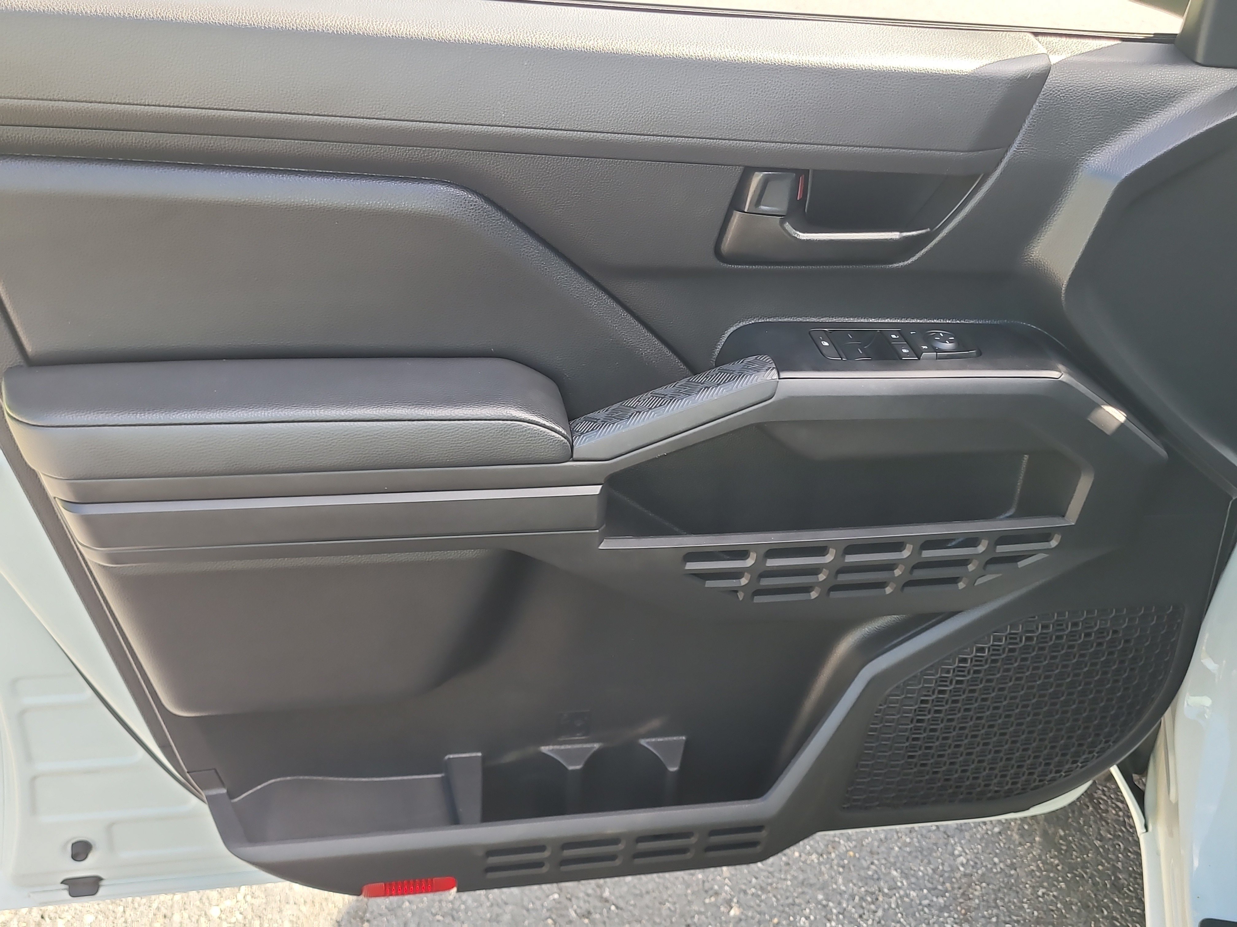 Used 2025 Toyota Tacoma SR RWD image 13