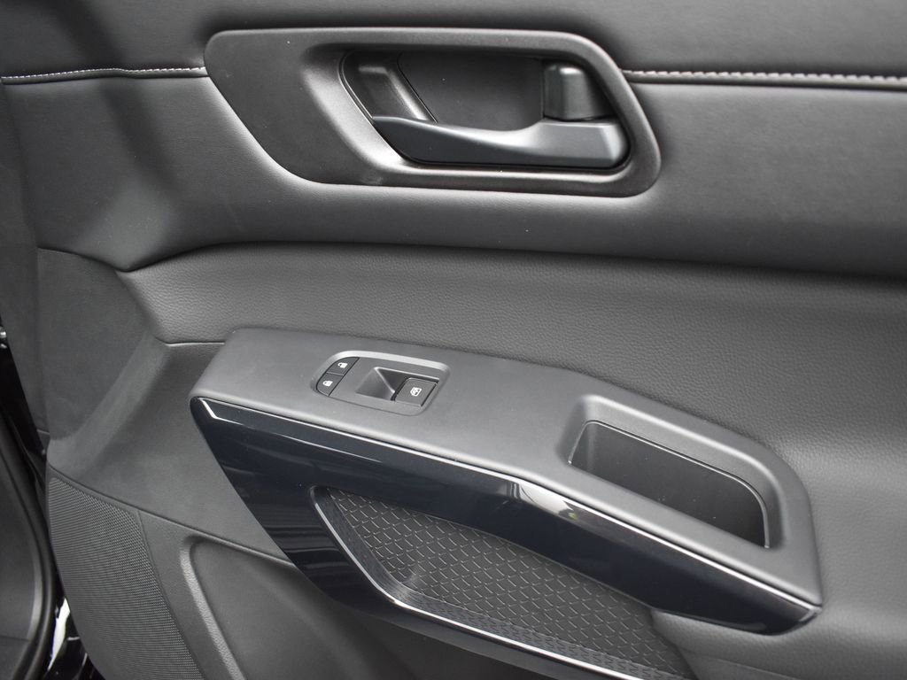 New 2025 Nissan Pathfinder S image 24