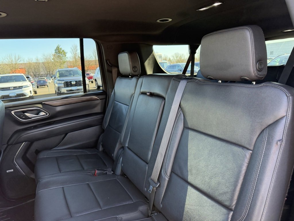 Used 2023 Chevrolet Suburban LT image 31
