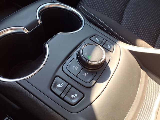 Used 2024 GMC Terrain SLE w/ Driver Convenience Package image 8