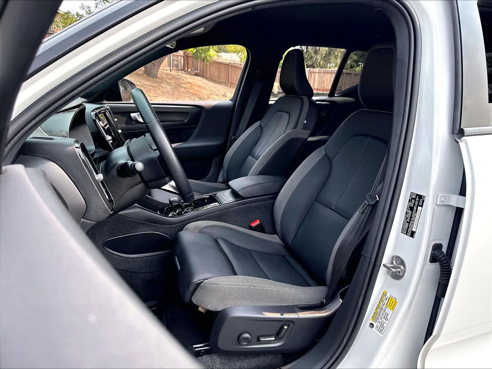 Used 2023 Volvo XC40 Recharge Core w/ Protection Package Premier AWD/4WD image 28