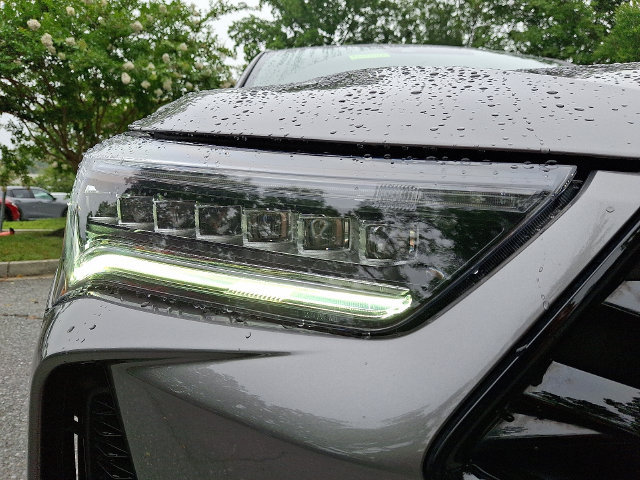 Used 2025 Acura RDX SH-AWD image 9