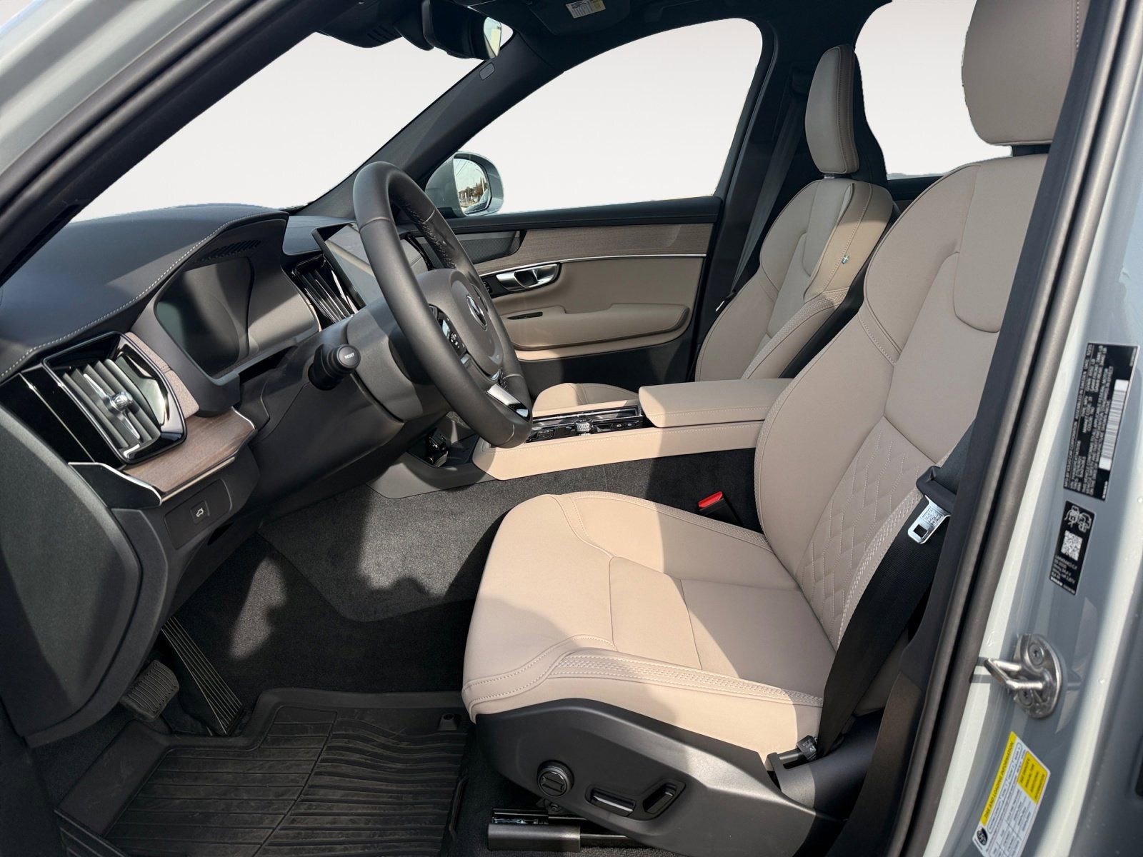 New 2026 Volvo XC90 B6 Plus w/ Protection Package Premier image 9