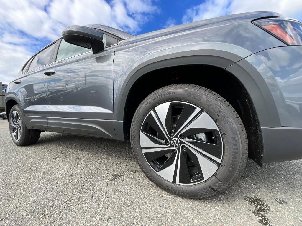 New 2026 Volkswagen Taos SE AWD/4WD image 11