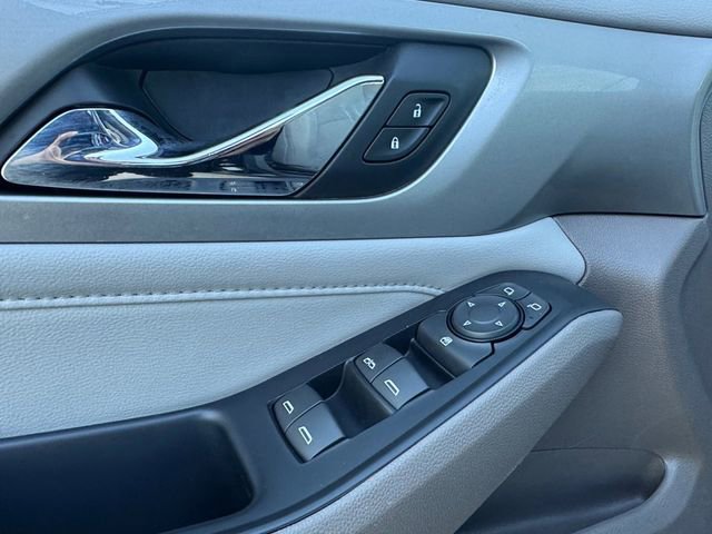 Used 2018 Chevrolet Traverse LT image 5