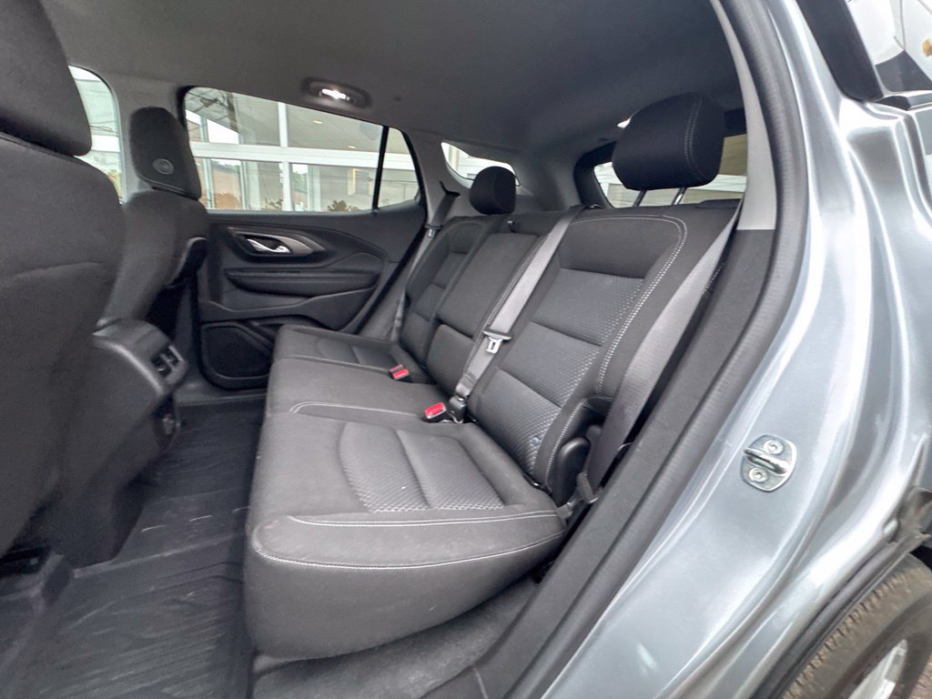 Used 2024 GMC Terrain SLE w/ Driver Convenience Package FWD image 33