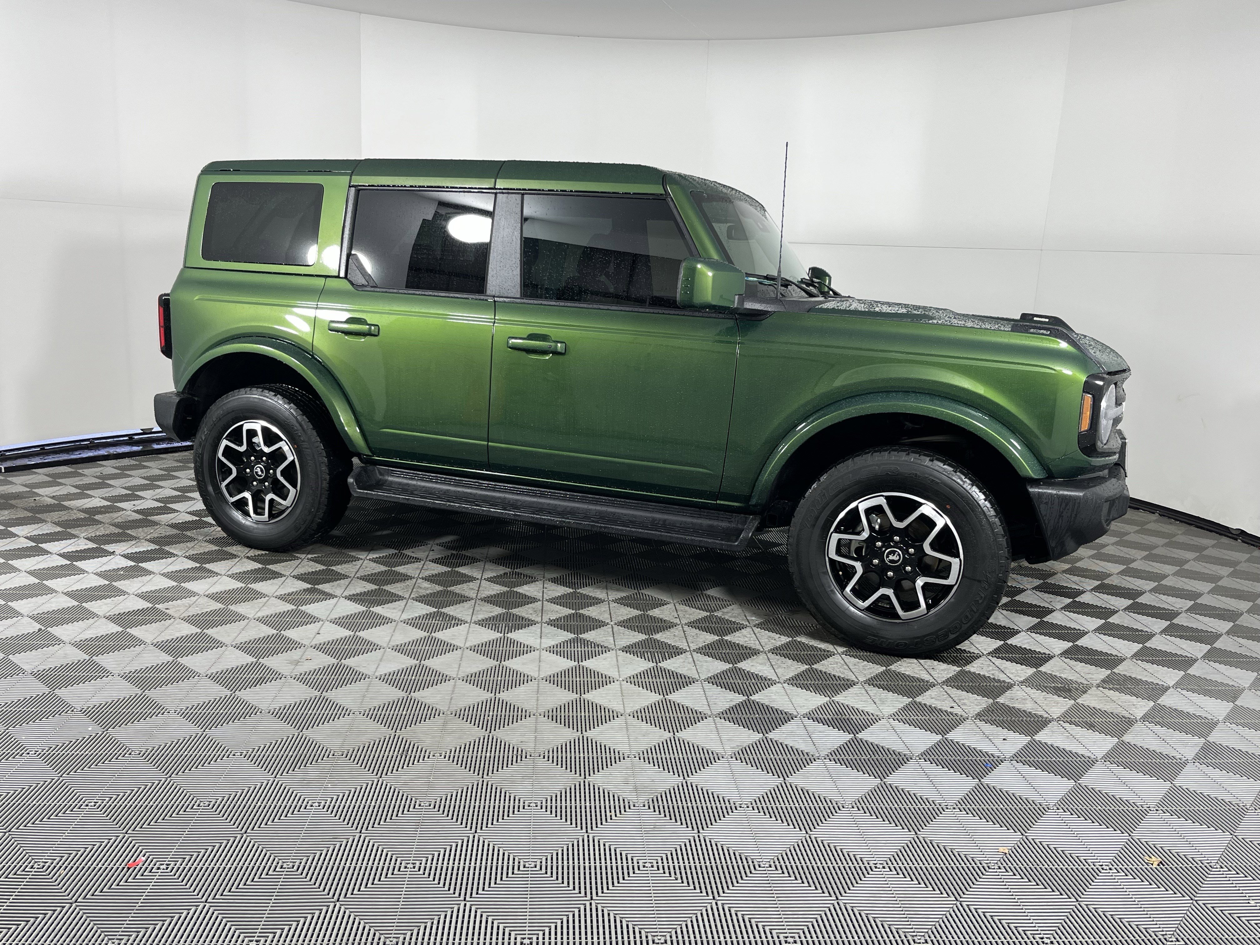 Used 2025 Ford Bronco Outer Banks image 8