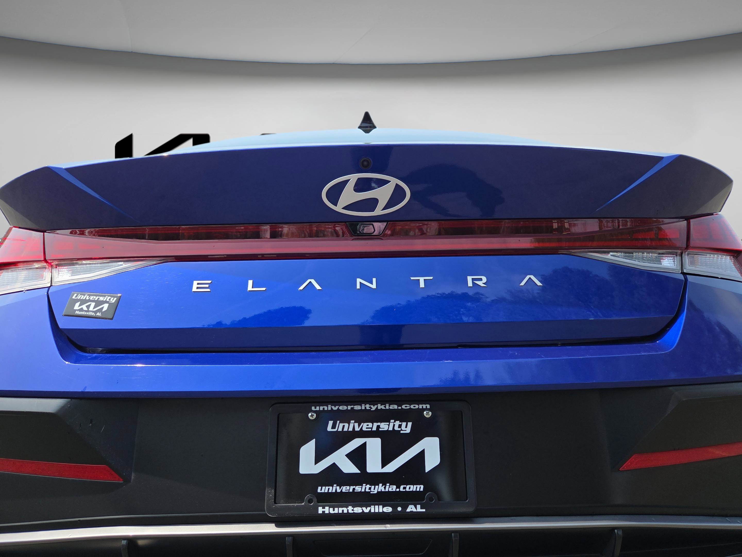 Used 2025 Hyundai Elantra SEL image 32