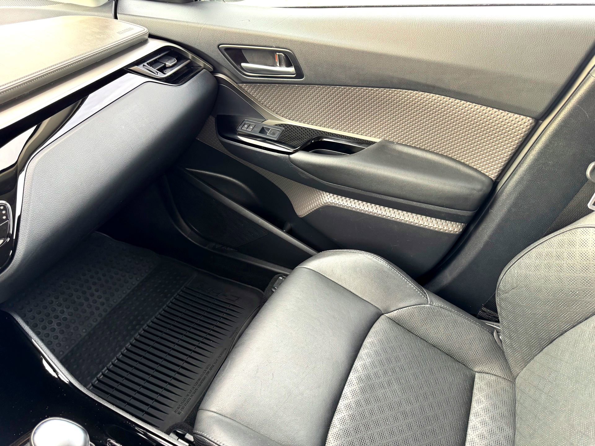 Used 2021 Toyota C-HR Limited image 30