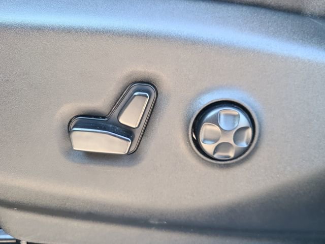 Used 2023 Chrysler Voyager LX FWD image 21