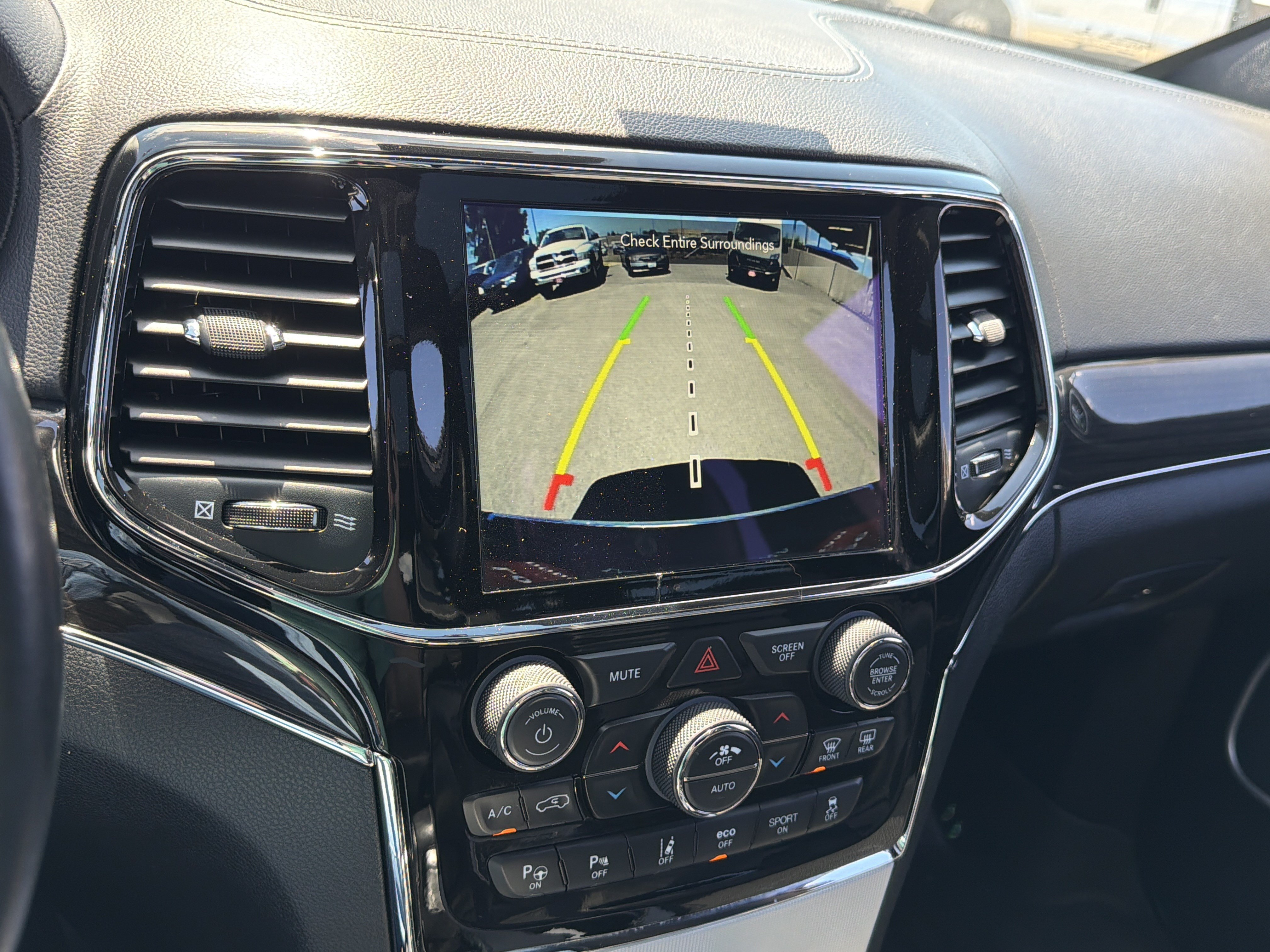 Used 2019 Jeep Grand Cherokee Overland AWD/4WD image 25