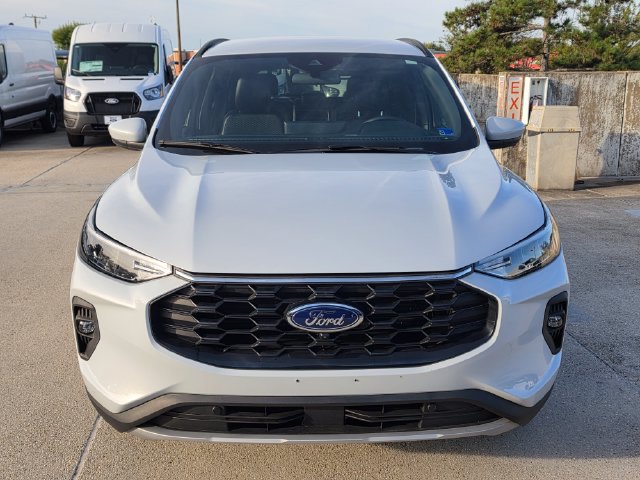 Used 2025 Ford Escape ST-Line Select w/ Tech Pack #2 AWD/4WD image 2