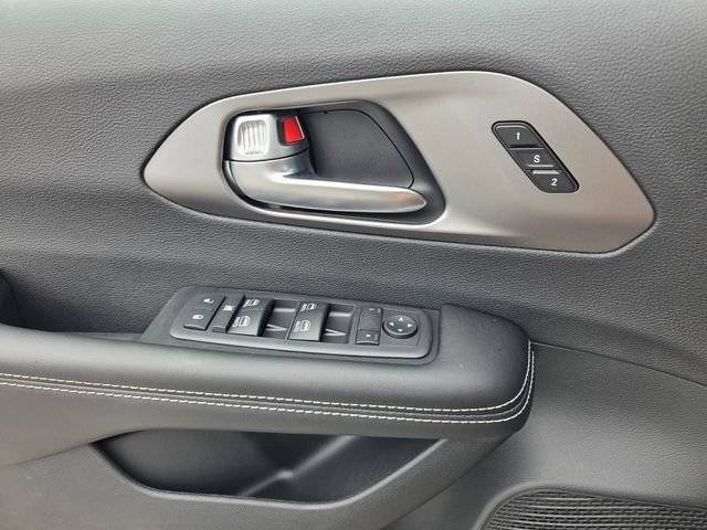 New 2027 Chrysler Pacifica Select FWD image 19