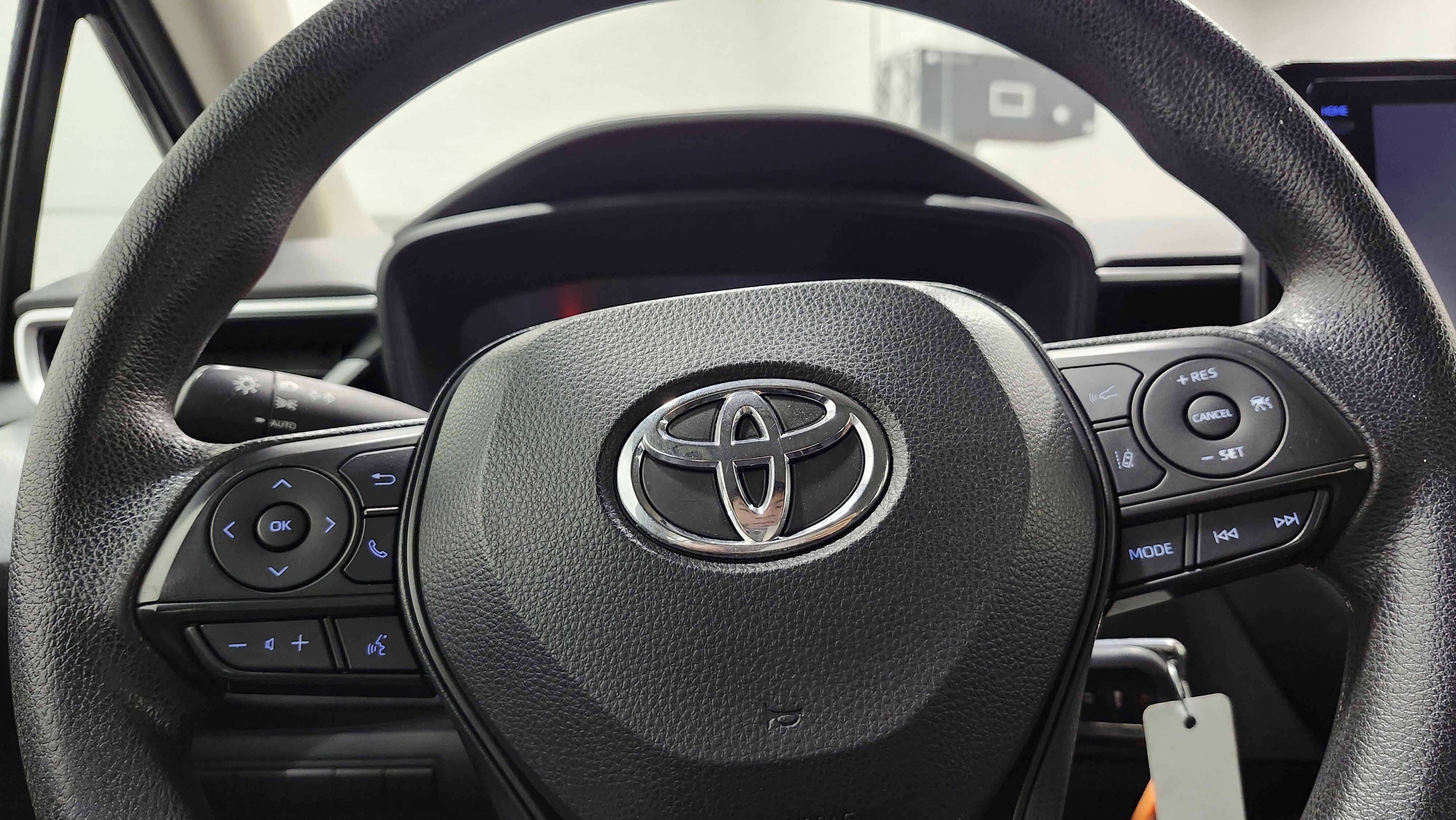 Used 2022 Toyota Corolla LE image 23