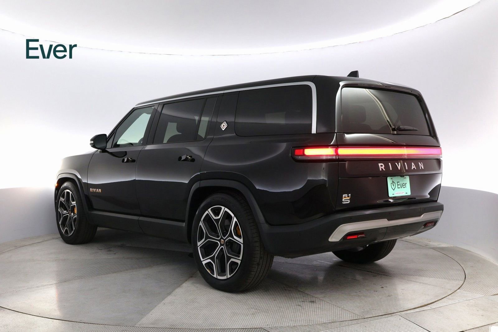 Used 2024 Rivian R1S Adventure image 14