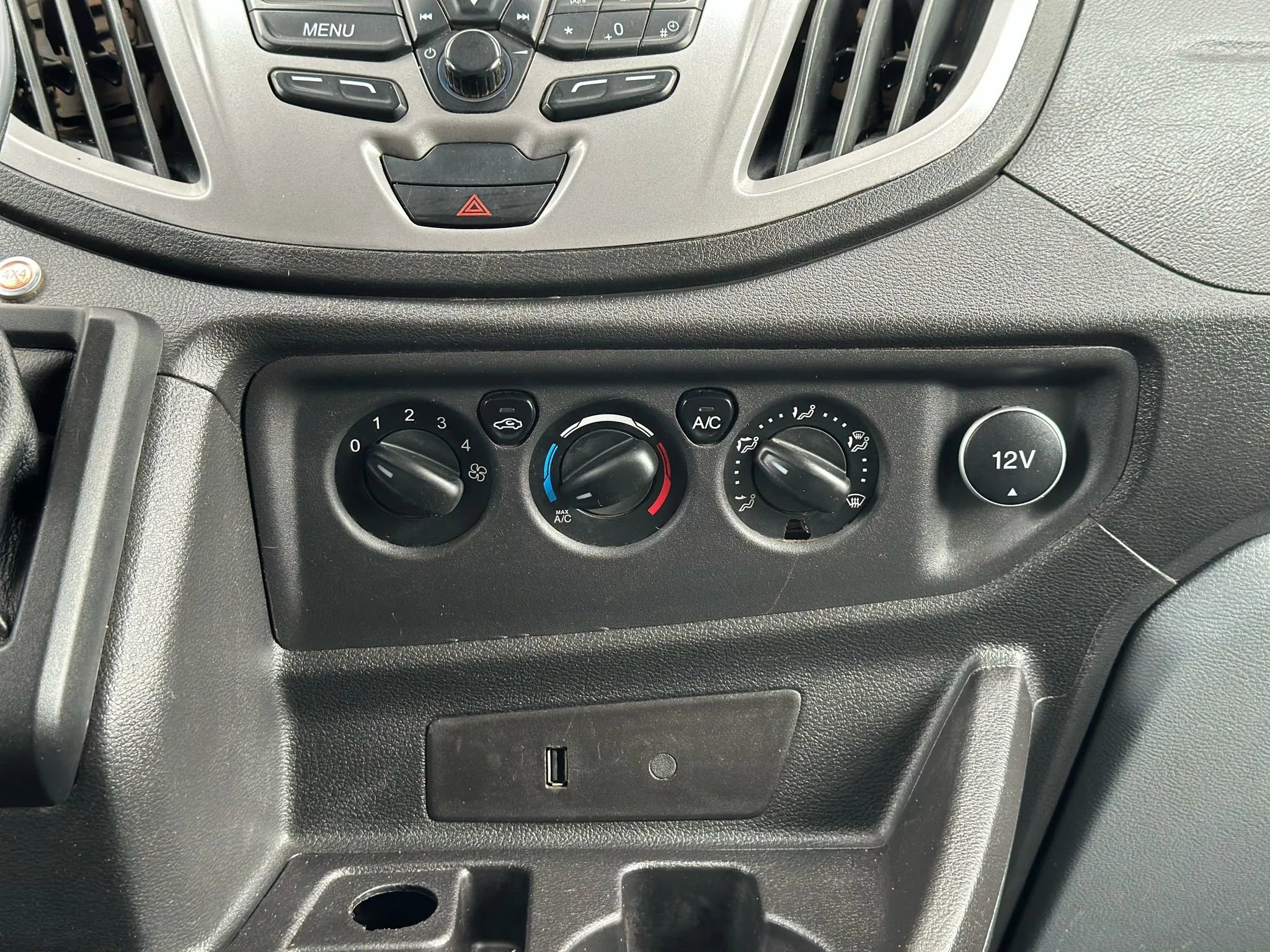 Used 2018 Ford Transit 150 XLT image 23