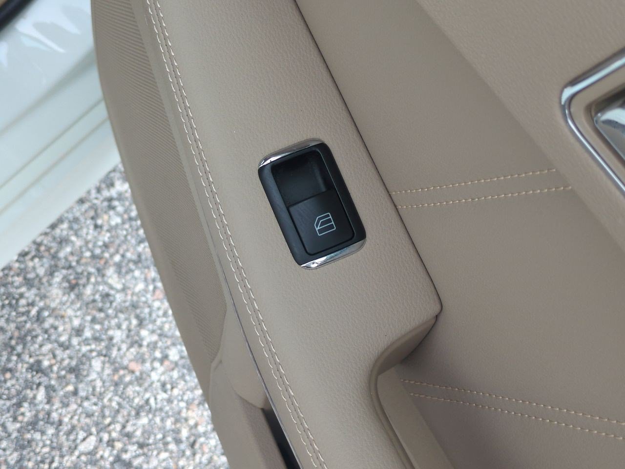 Used 2010 Mercedes-Benz E 350 Sedan image 36