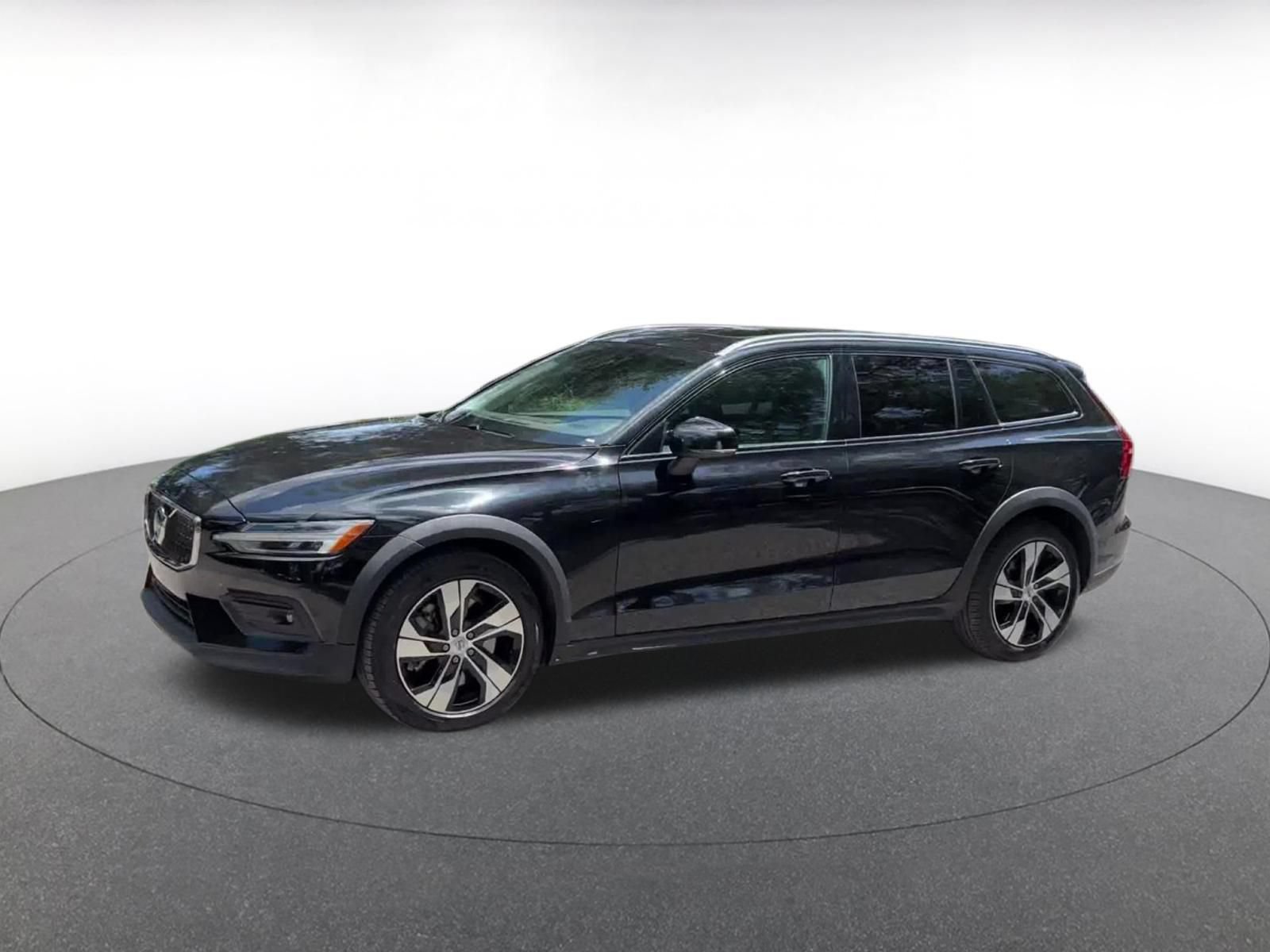 Used 2025 Volvo V60 B5 Cross Country Plus AWD/4WD image 7
