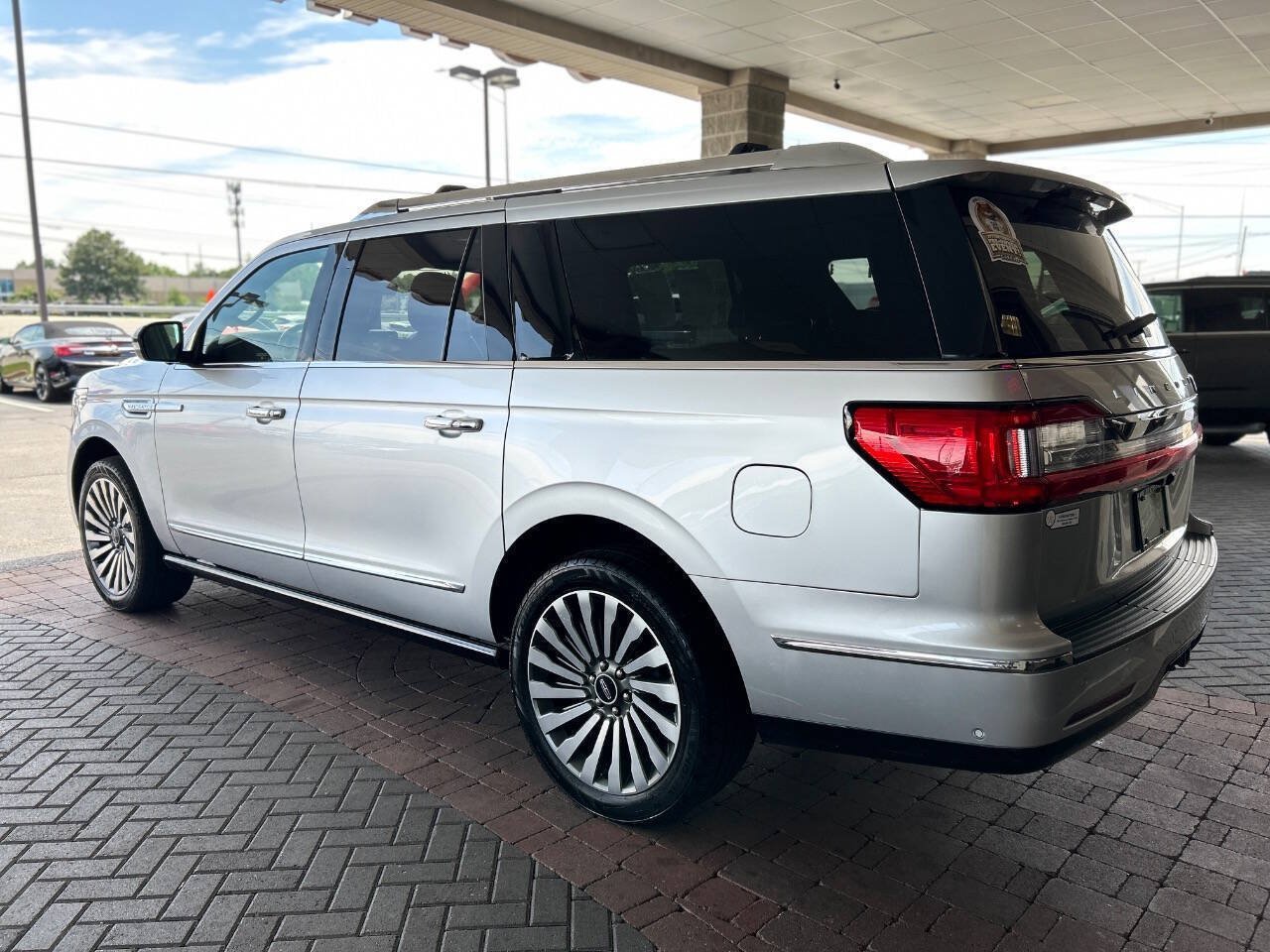 Used 2018 Lincoln Navigator L Reserve w/ Technology Package AWD/4WD image 9