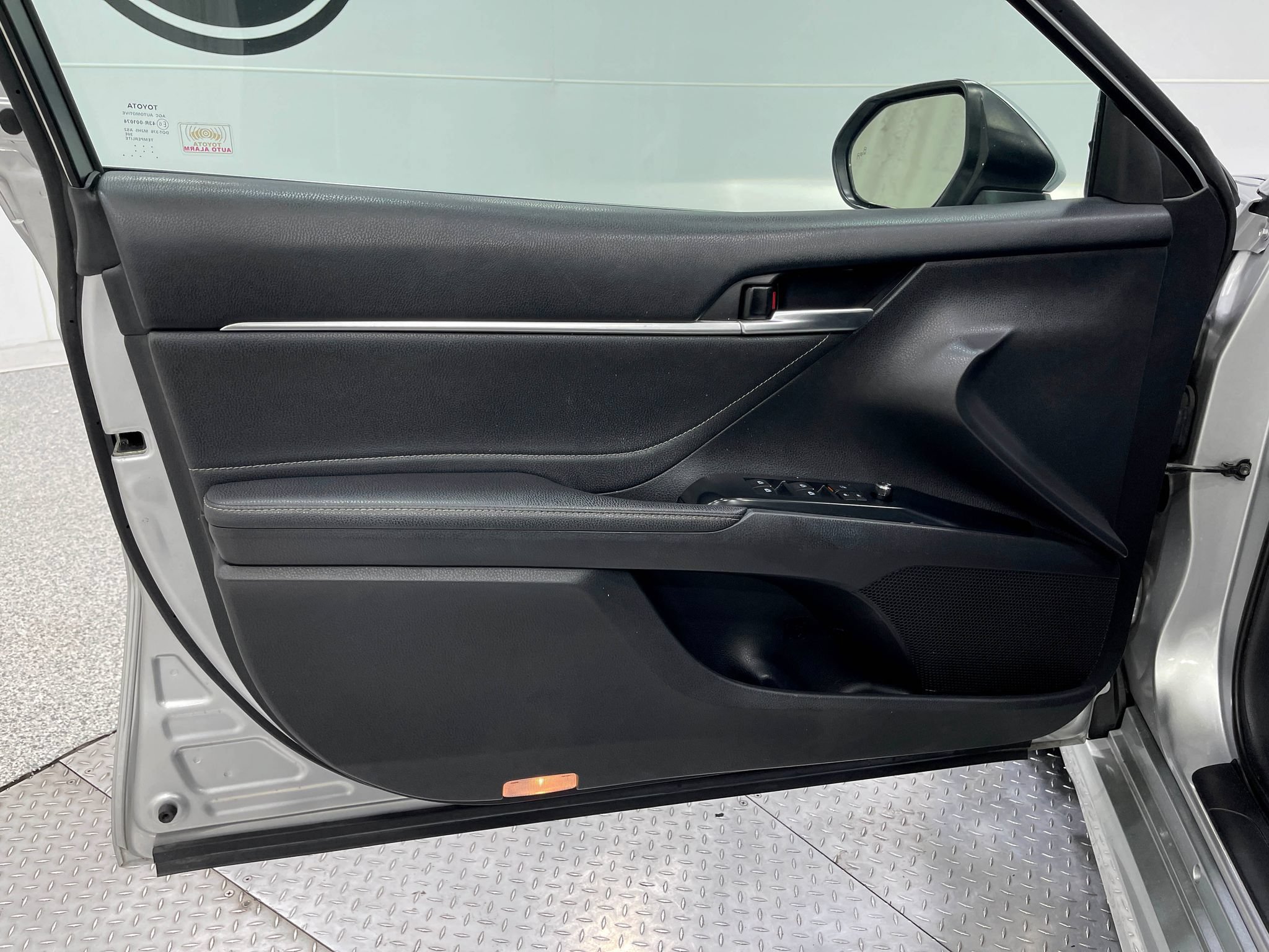 Used 2018 Toyota Camry XSE FWD image 14