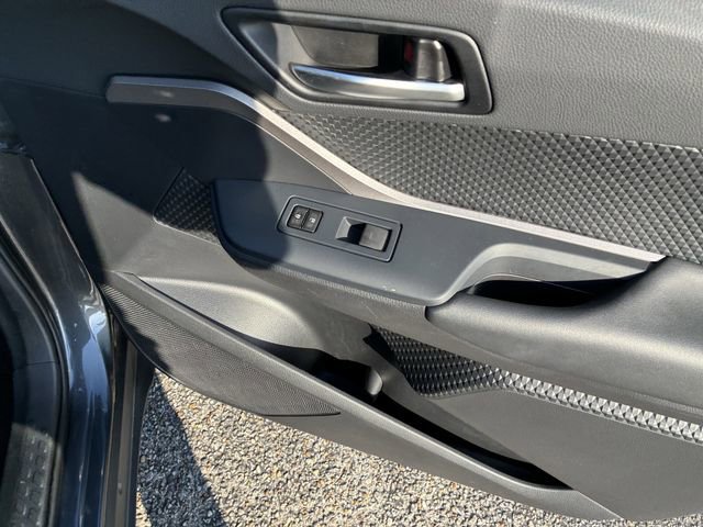 Used 2021 Toyota C-HR LE FWD image 28