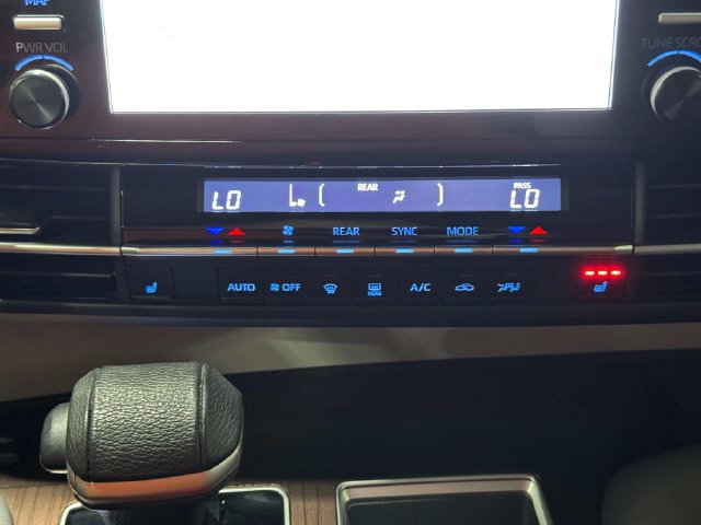 Used 2022 Toyota Sienna XLE FWD image 19