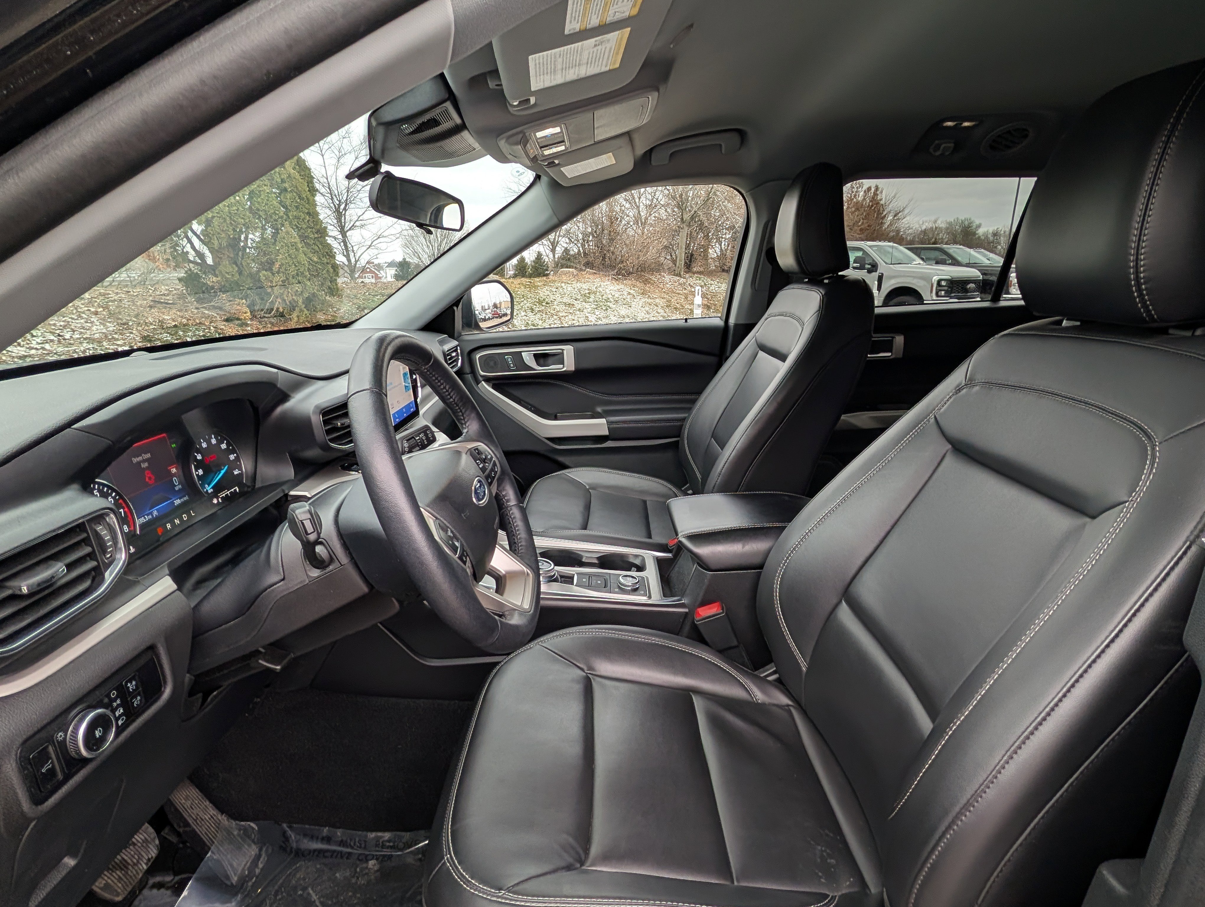 Used 2023 Ford Explorer XLT w/ Equipment Group 202A image 10