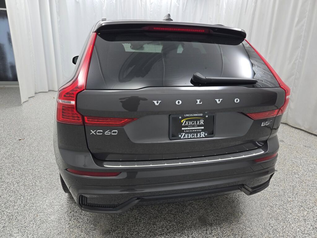 Used 2023 Volvo XC60 B5 Plus image 14