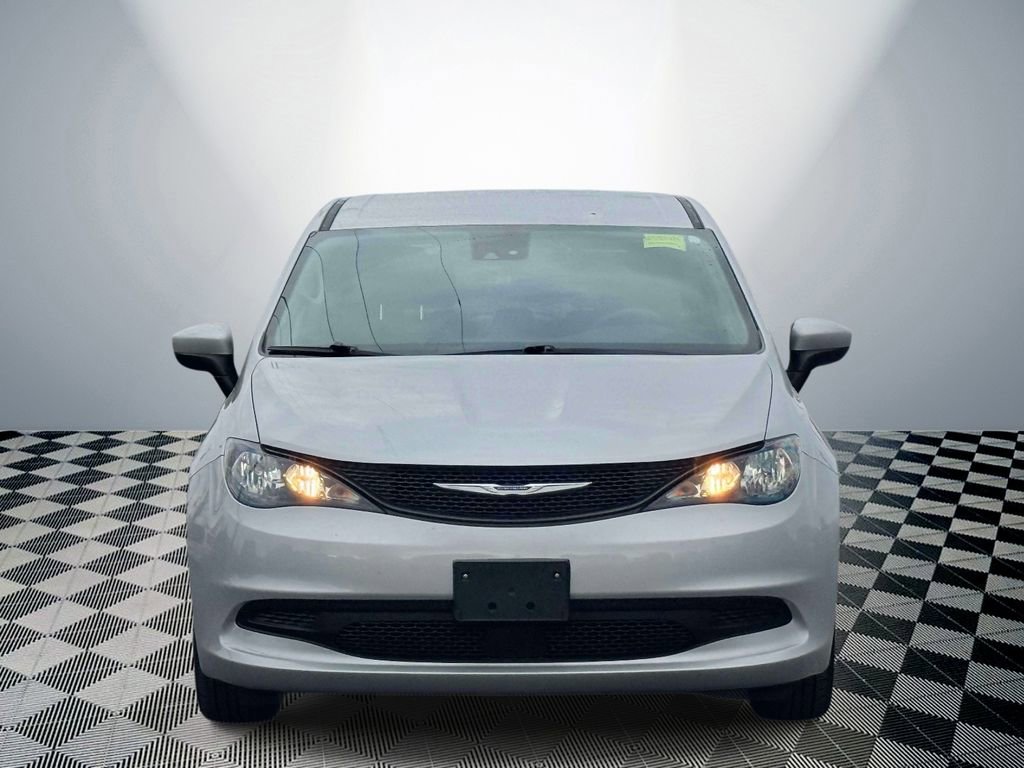 Used 2023 Chrysler Voyager LX FWD image 2