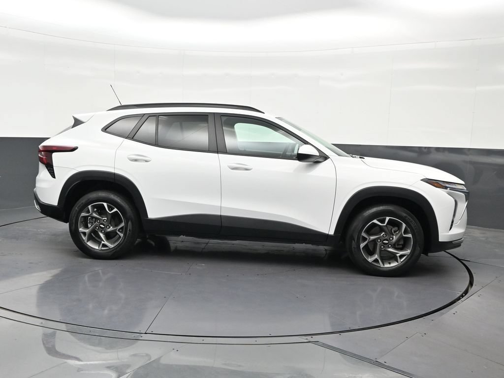 Used 2024 Chevrolet Trax LT FWD image 7