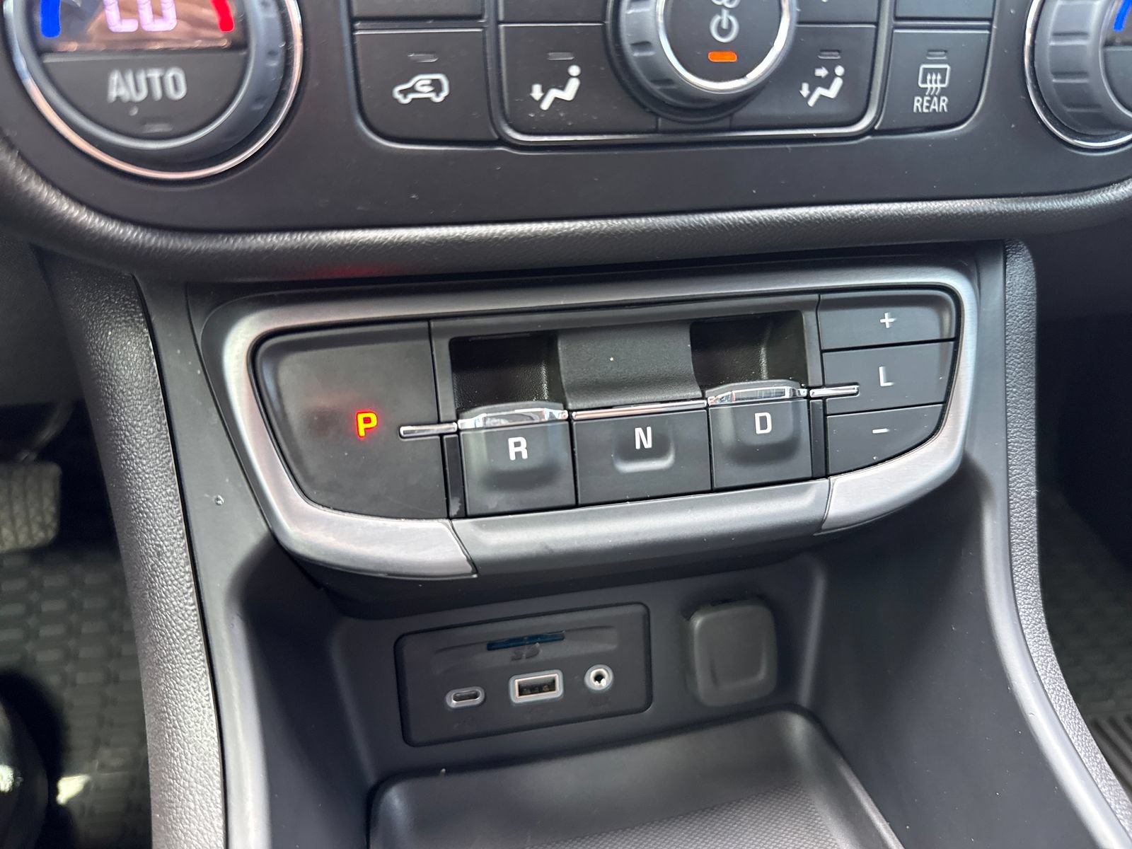 Used 2024 GMC Terrain AT4 AWD/4WD image 26