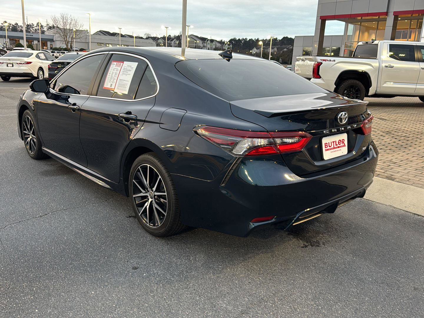 Certified 2021 Toyota Camry SE image 3