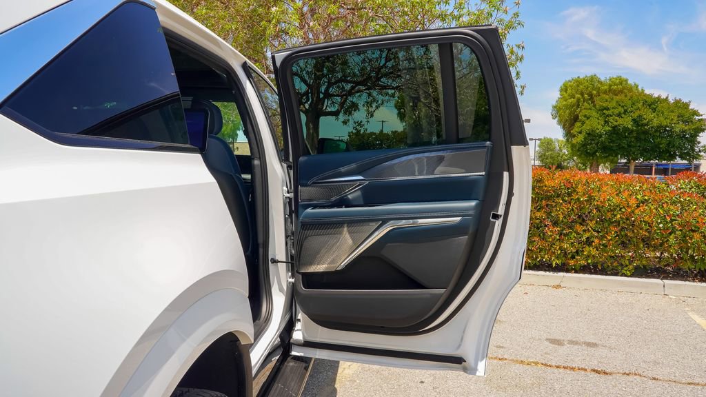 New 2025 Cadillac Escalade IQ Luxury 2 image 16